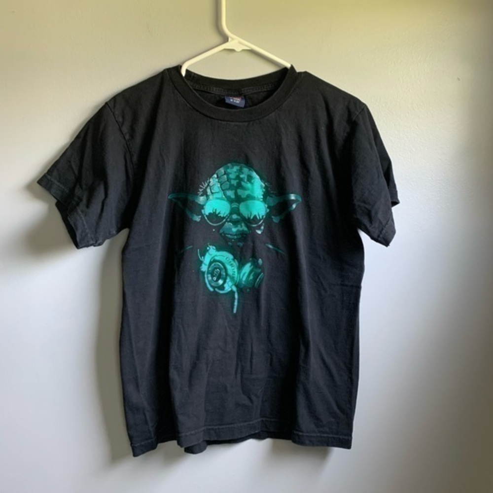baby yoda graphic tee